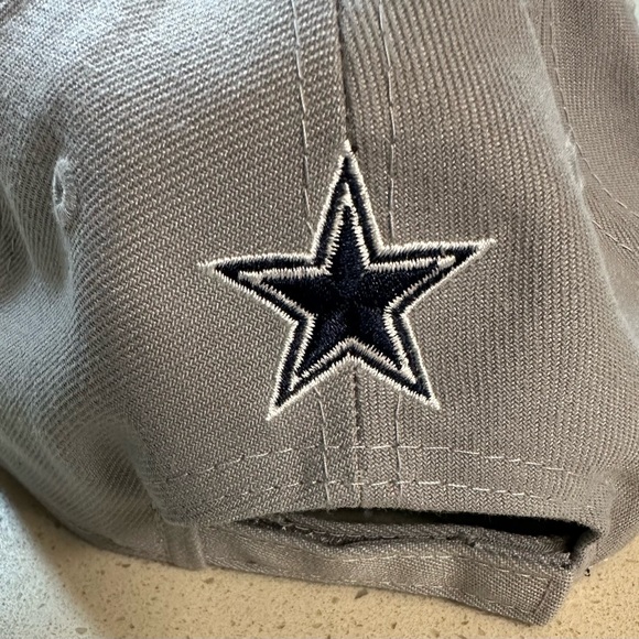 Dallas Cowboys New Era 9Forty Adjustable back Grey/ Naby Youth Cap NWT - Picture 5 of 6